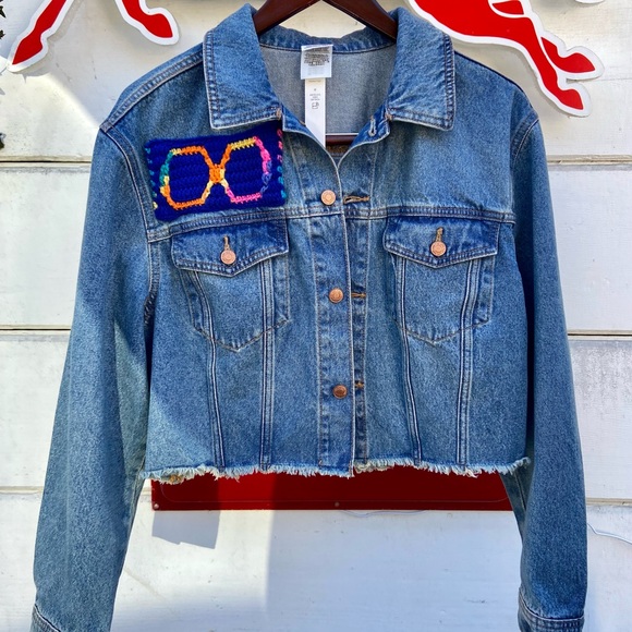 Jean Jacket with hand-crocheted retro glasses patch - Picture 4 of 10